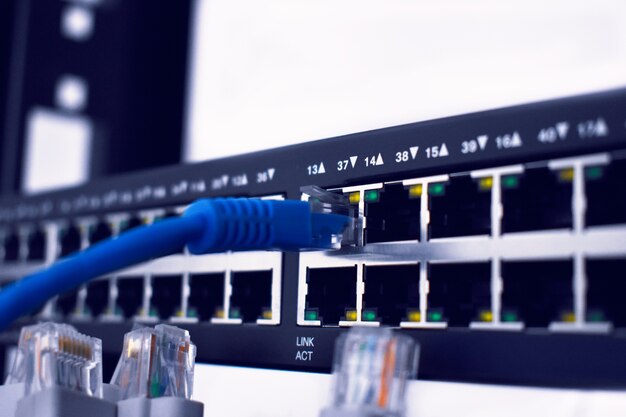 Conectores de rede: o que são e por que são essenciais em uma infraestrutura de rede
